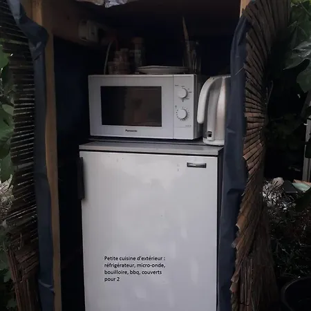 Deux Tentes Confortables Dans Un Joli Jardin Idealement Situe Luxuszelt