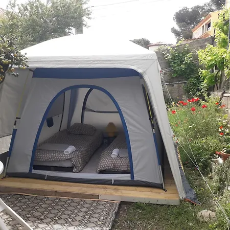 Deux Tentes Confortables Dans Un Joli Jardin Idealement Situe Luxuszelt *